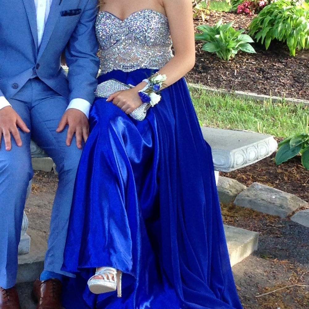 PROM DRESS - Picture 2 of 5